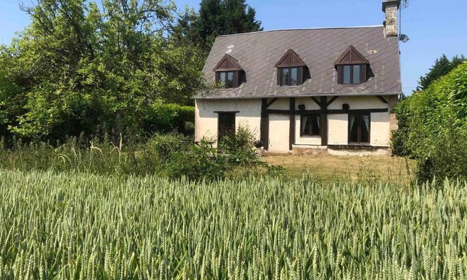 Le Mesnil-Gilbert House | Daisy Cottage with seasonal Swimming Pool