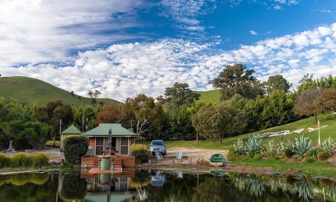 Bonnie Doon Cabin | Daisy Hill Lodge Bonnie Doon The Boat House