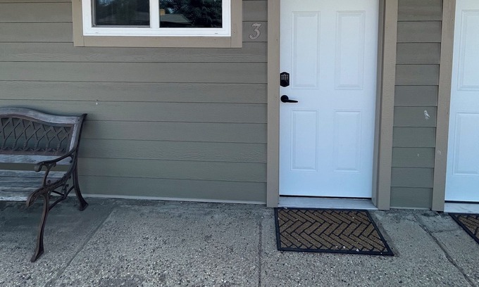 Faulkton House | Dakota Landing Cabins & Motel: Room #3-Cozy, newly remodeled motel room