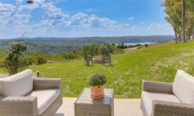 Hilham Apartment | ‘Dale Hollow Sunset Studio’ w/Incredible Views!