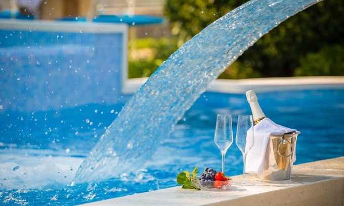 Bristivica House | Dalmatica Moderna - Holiday Home in Trogir Countryside with Heated Pool