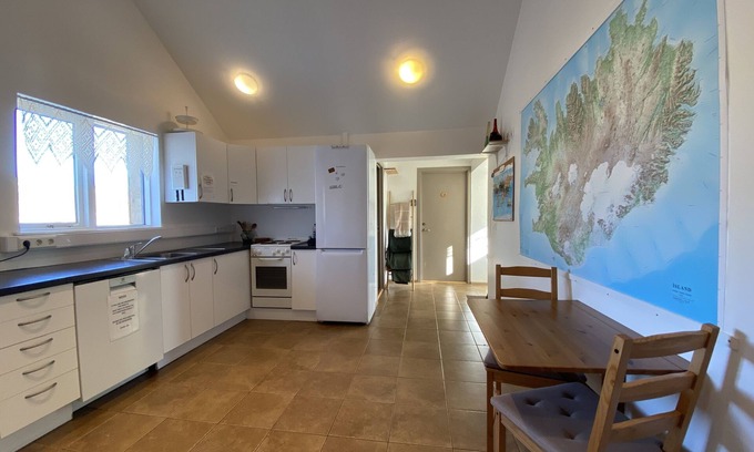 Kirkjubaejarklaustur City Center House | Dalshöfði Guesthouse