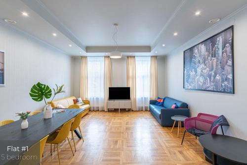 Vidzeme Suburb Apartment | Dandelion Apartments XIXc Cottage