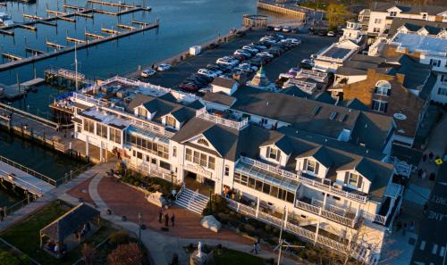 Port Jefferson Hotel | Danfords Hotel & Marina