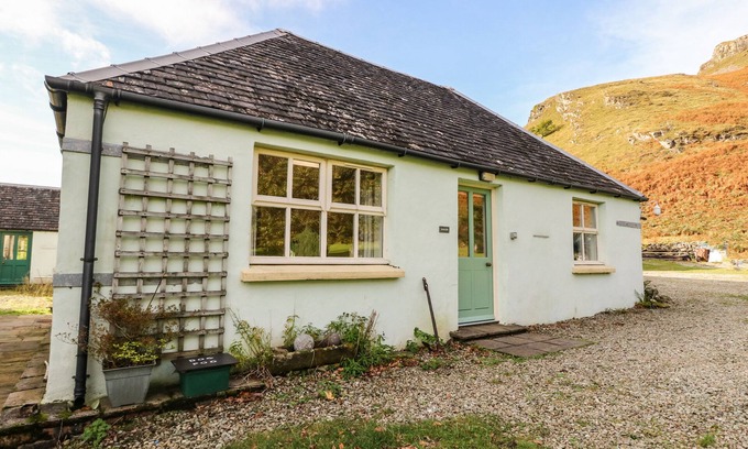 Isle of Luing Cottage | DARACH, pet friendly, with a garden in Ardfern
