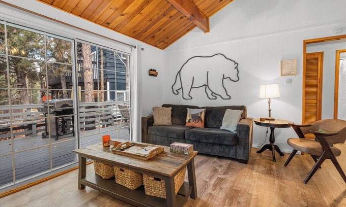 Big Bear City Cabin | Dark Pine Retreat - Romantic Getaway, Fireplace, Deck, Barbecue