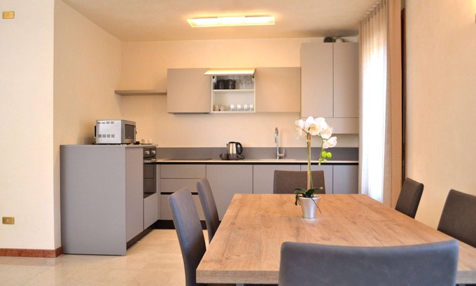 Treviso Apartment | DARK PORCH DELUXE APARTMENT - HISTORIC CENTER