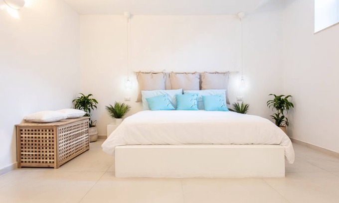 Santa Lucia Apartment | Darsena Sunset Apartment by Wonderful Italy