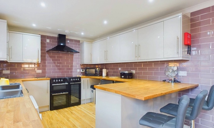 Totland Bay House | Dartmouth House - Bayside