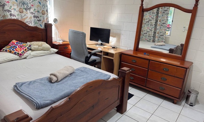 Gray House | Darwin room