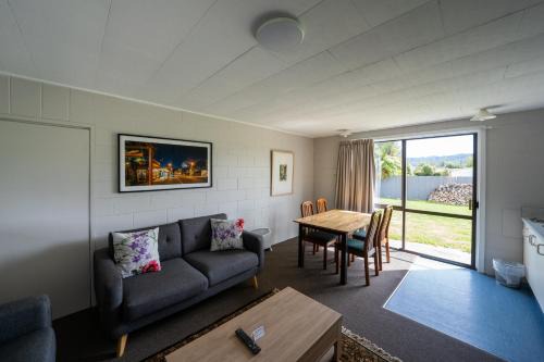 Reefton Hotel | Dawsons Hotel