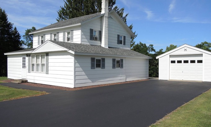 Fly Creek House | Day House Close to Cooperstown and CDP, pristine clean