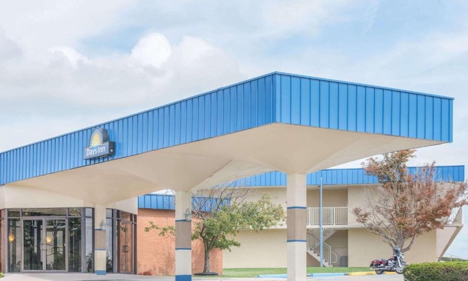 Barton Hotel | Days Inn by Wyndham St Clairsville
