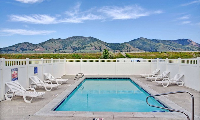 Perry Hotel | Days Inn by Wyndham Brigham City