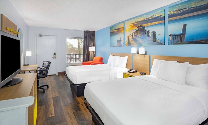 Northwest Pensacola Hotel | Days Inn by Wyndham Pensacola I-10