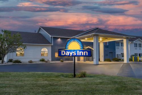 Sturtevant Hotel | Days Inn by Wyndham Racine/Sturtevant