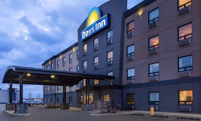 Regina Hotel | Days Inn by Wyndham Regina Airport West