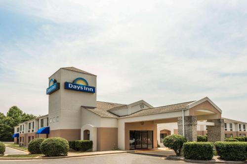 Yadkinville Hotel | Days Inn by Wyndham Yadkinville