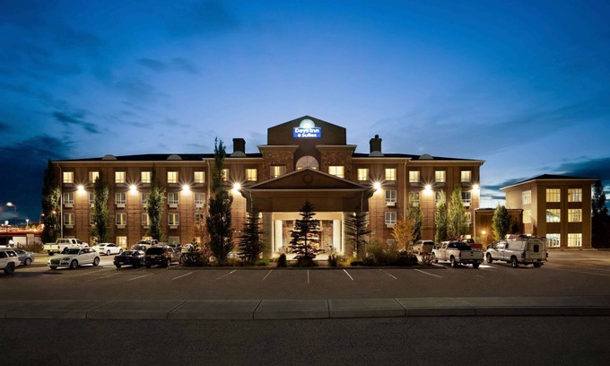 Strathmore Hotel | Days Inn & Suites by Wyndham Strathmore