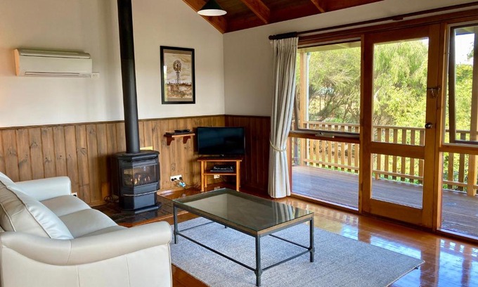 Port Campbell Cabin | Daysy Hill Country Cottages