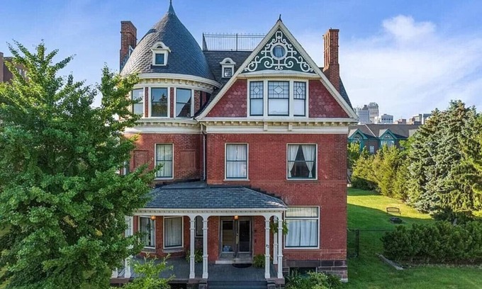 Midtown House | DC Whitney Mansion + Carriage House
