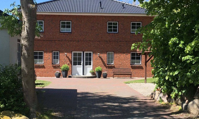 Dannau Apartment | FeWo Ostsee Nähe Weißenhäuser Strand mit Garten