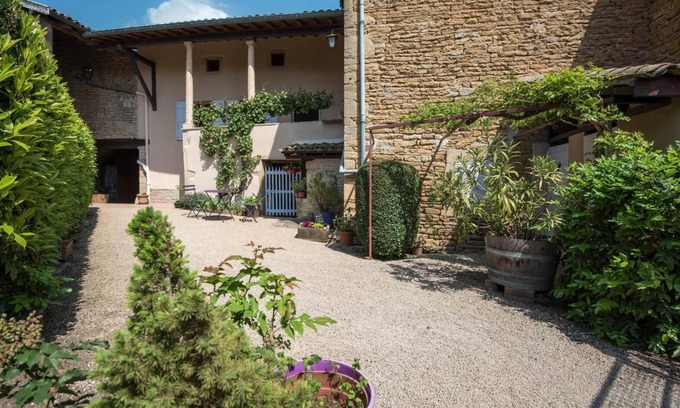 Chaintre House | De Pierre et de Vigne