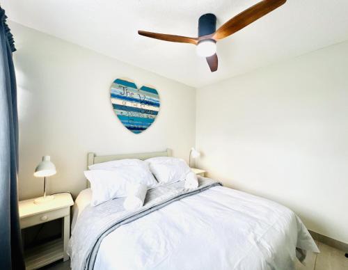 Linkside Apartment | De Valle Gem with Pool Braai Steps to the Beach