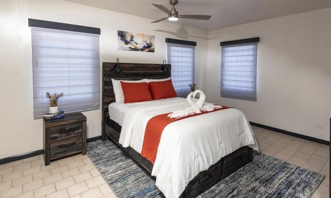Little Harbour Apartment | Deany's Uptop Luxury Suite 6