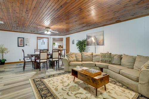 Cisco House | Deck and 2-Acre Yard Quiet Getaway in Crandall!