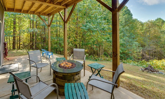 Bostic Cabin | Deck, Grill & Fire Pit: Blue Ridge Mountain Cabin!