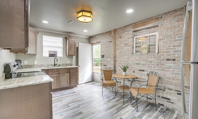 New Sarpy Cottage | Deck, Yard & Outdoor Dining: Destrehan Getaway!