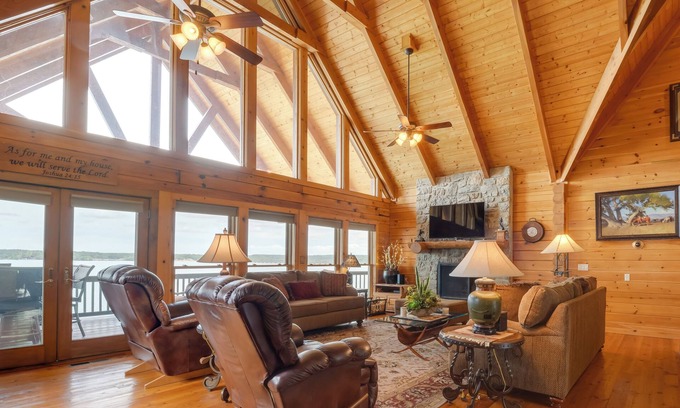 Vinita Cabin | Decks & Epic Views: Lakefront Langley Retreat!