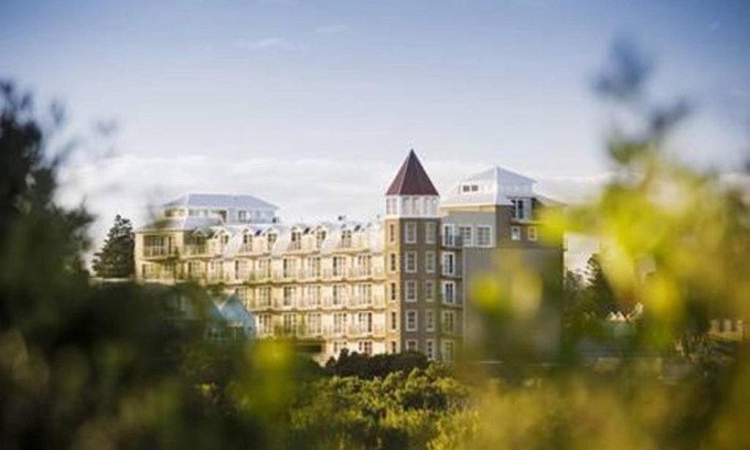 Warrnambool Hotel | Deep Blue Hotel & Hot Springs