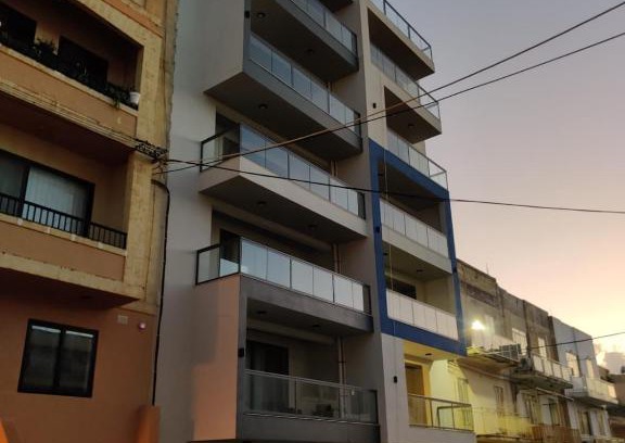 San Tumas Apartment | Deep Blue