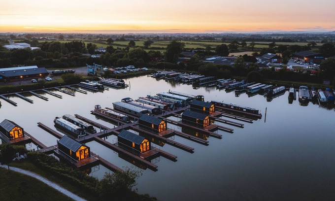 Huxley Apartment | Deep in the Cheshire countryside, with only the bulrushes and birds for company, is this incredible