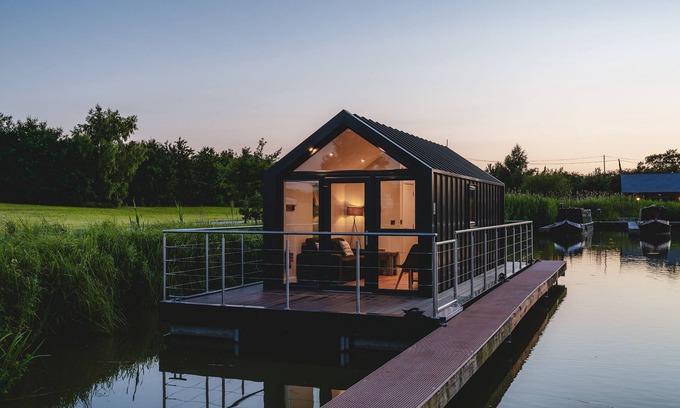 Huxley Apartment | Deep in the Cheshire countryside, with only the bulrushes and birds for company, is this incredible