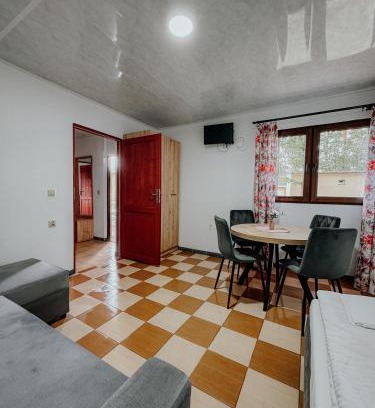 Swierklaniec Ski Chalet | Deer Camp