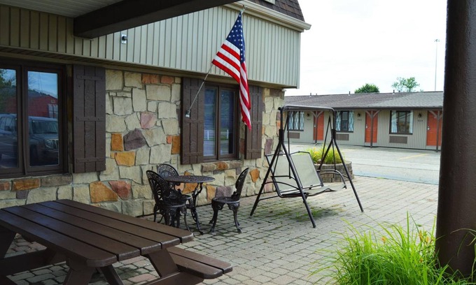 Cambridge Hotel | Deer Creek Motel