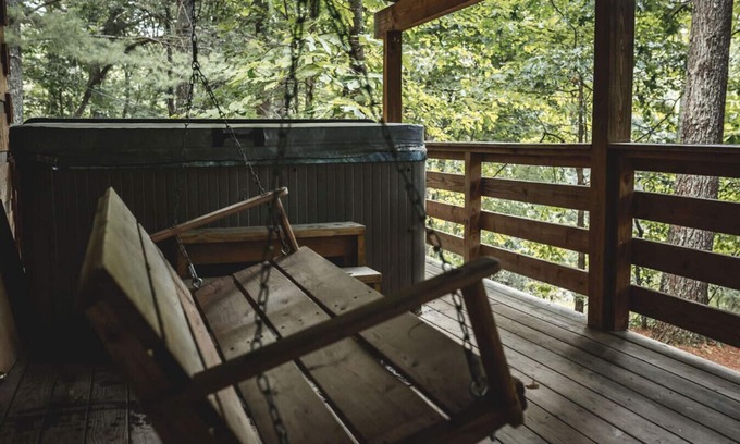 Purlear Cabin | Deer Run Cabin | Hot Tub