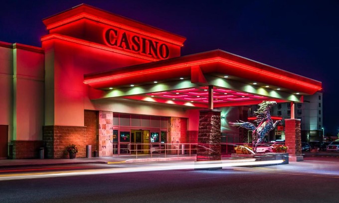 Southeast Calgary Hotel | Deerfoot Inn and Casino