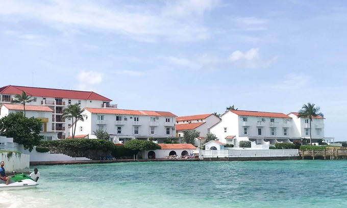 Nassau House | Delaporte Point Near waterpark Private Beach!