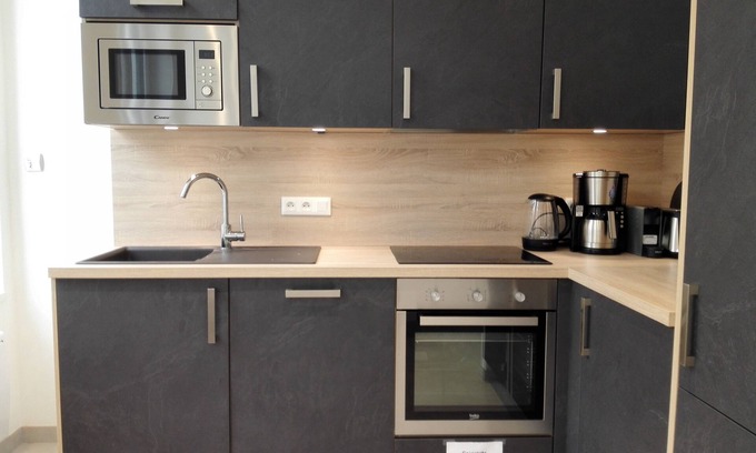 Saint-Quentin Apartment | ★ DELARNOR - Centre-Ville Voltaire private courtyard barbecue ★