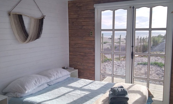 Curepto Cabin | Delightful 1-bedroom Tiny house pet friendly in La Trinchera beach, Maule