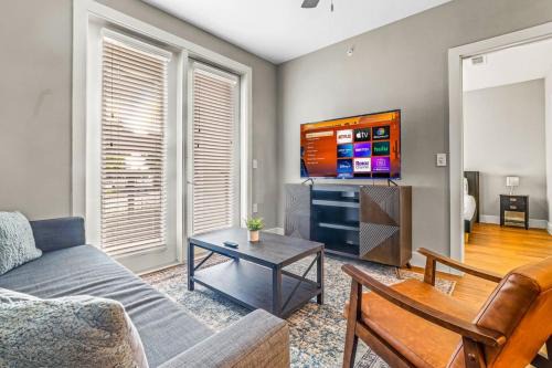 Fort Worth Apartment | Delightful 1BD 1BA Beautiful Pool in Fort Worth