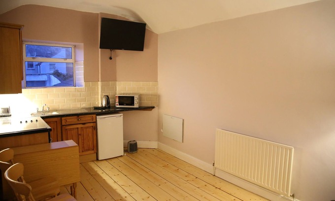 Terenure Apartment | Delightful 1st Floor apartment. in Dublin D6 area.