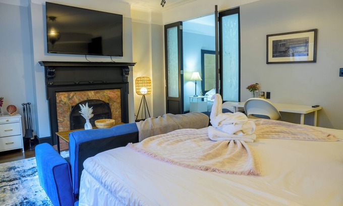 Midtown Apartment | Delightful 2-bedroom apartment with AC, fitness room in vibrant New York