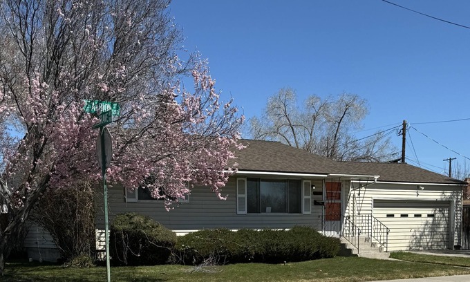 Reno House | Delightful 2-bedroom house in Reno with AC, WiFi