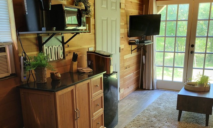 Proctor Cabin | Delightful Couples Cabin Close to River