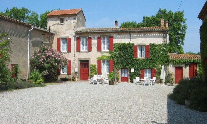 Douzens Apartment | Delightful gite with pool in ancient wine domaine